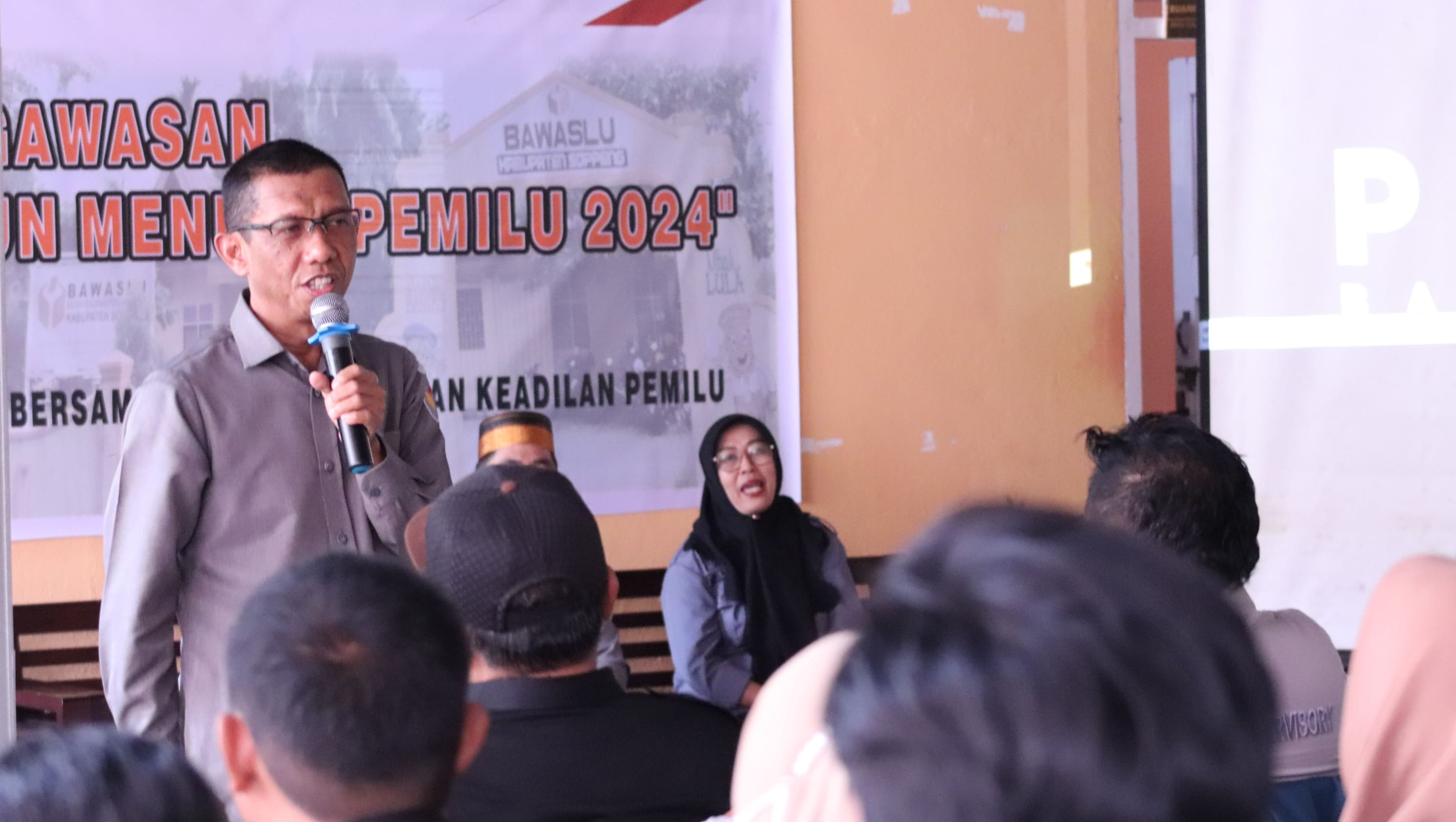 Pertemuan Perdana, Ketua dan Anggota Bawaslu Antusias Menyapa Panwaslu Kelurahan/Desa