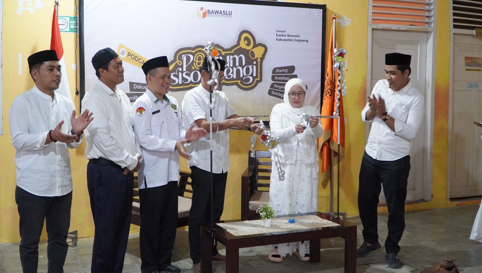 Ketua Bawaslu Sulsel Resmi Launching PODIUM SISOPPENGI