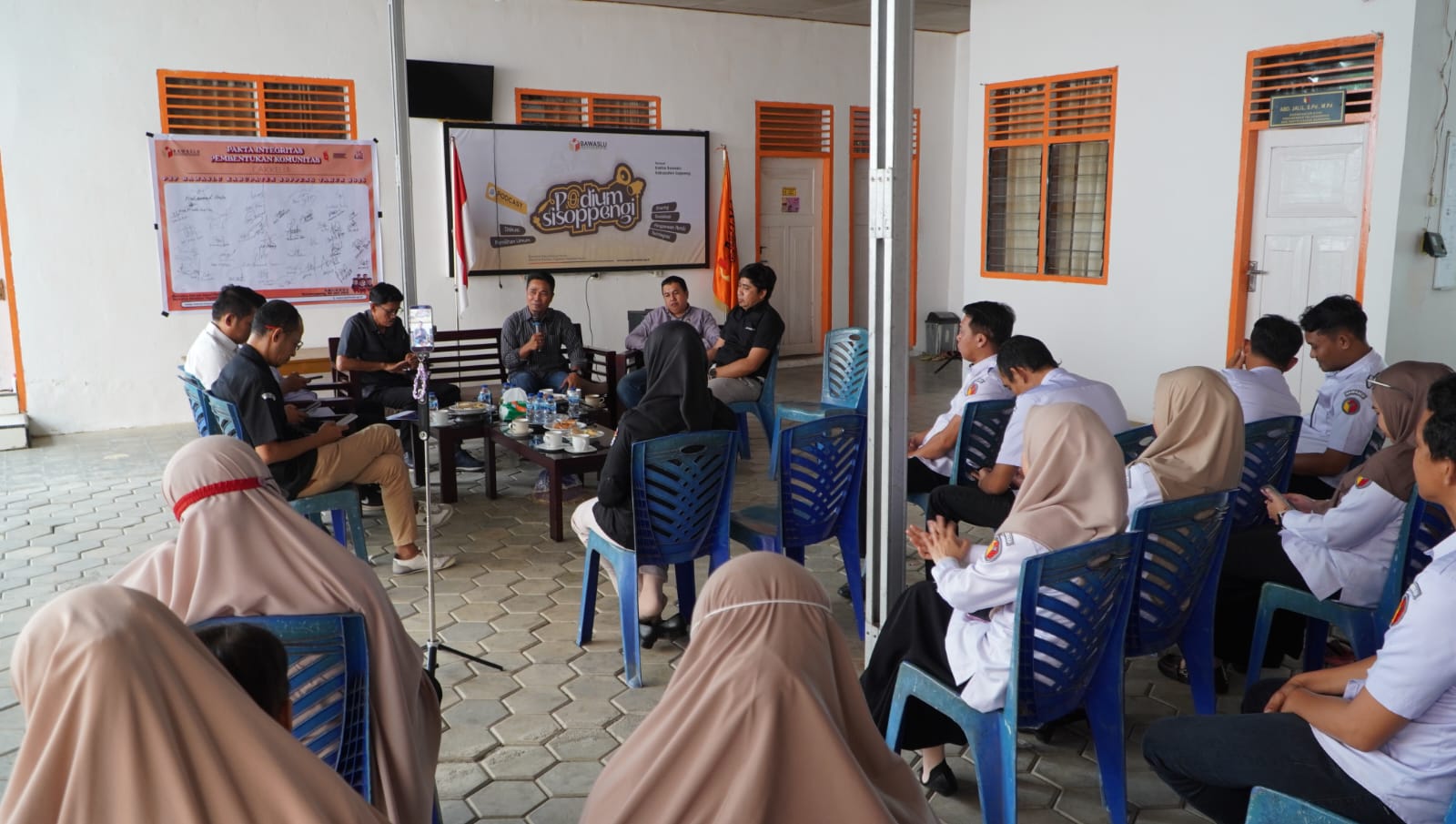 KPU Berkunjung ke Bawaslu Soppeng, Koordinasikan Data PDPB
