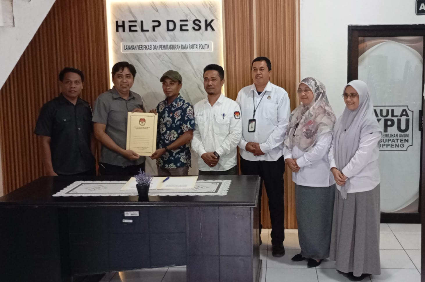Bawaslu Soppeng Terima Dokumen Hasil Pemutakhiran Data Parpol.